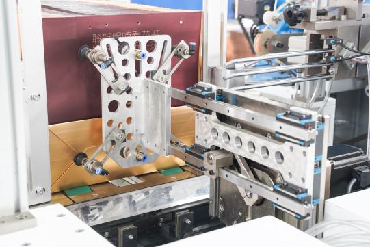 Máquina de Inserción de Cuerda en Bolsas de Papel PRY-450A 4