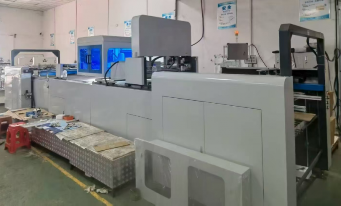 TCPP-1200 Máquina de parcheado de ventanas para cajas de regalo totalmente automática 1